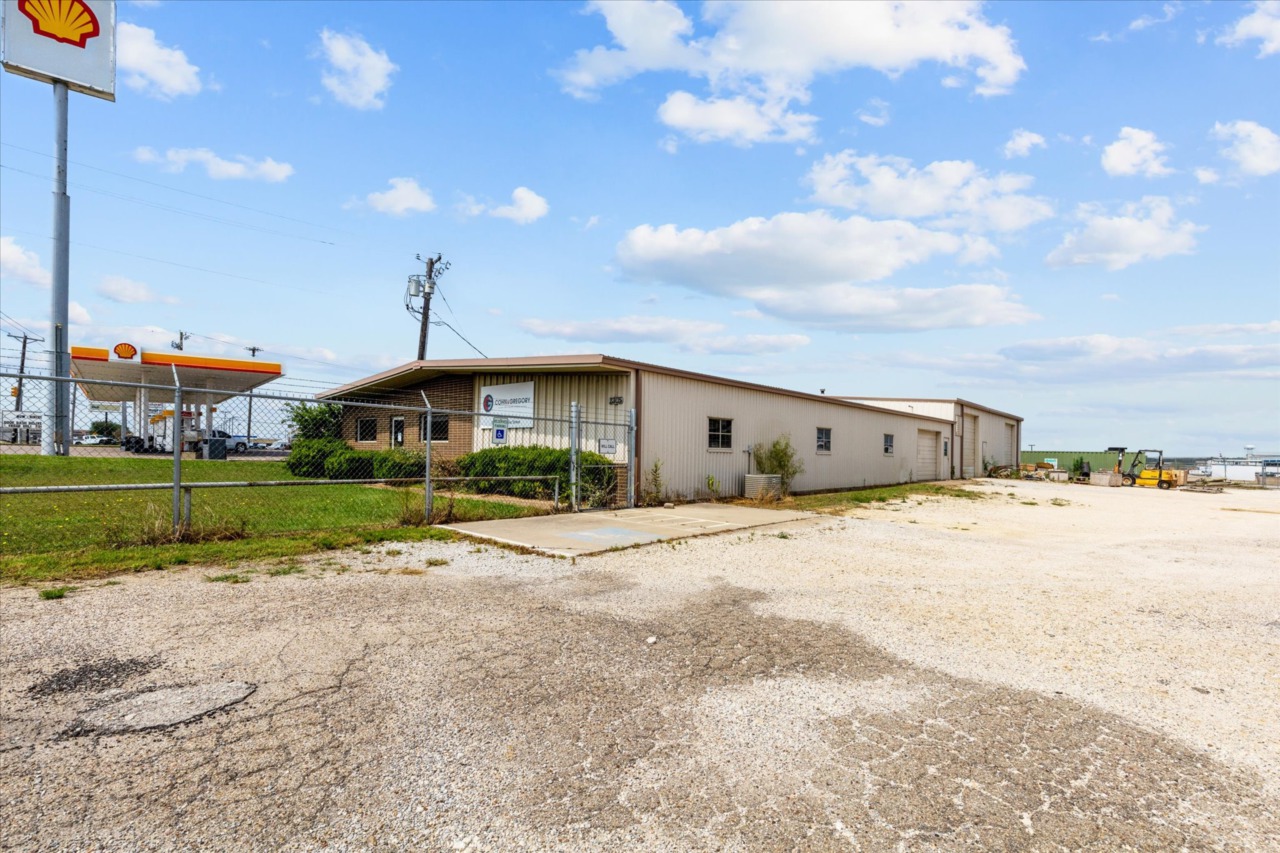 2305 N Main Street Cleburne TX Elevate Realty Group Cleburne 20356569