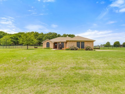 2900 Jakes Meadow Burleson, TX 76028