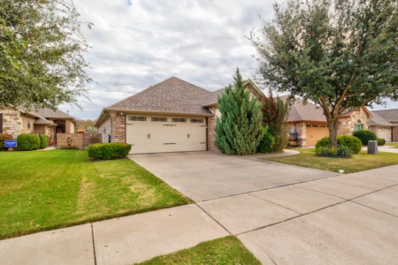 222 Captains Court Granbury, TX 76049