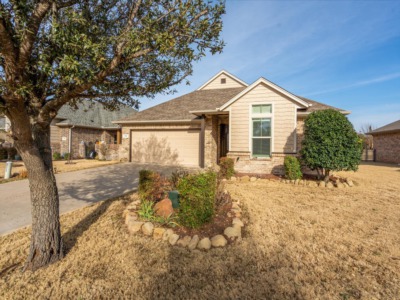 212 Captains Court Granbury, TX 76049