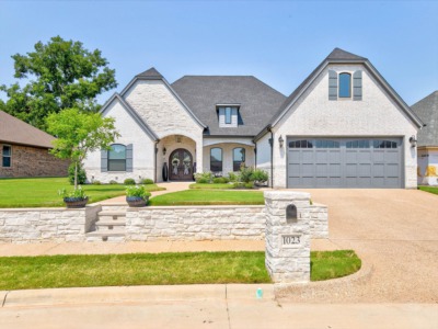 1023 Anna Circle Granbury, TX 76048