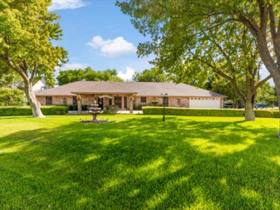 1411 E Apache Trail Granbury, TX 76048