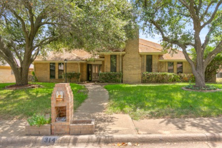 314 Cardinal Creek Drive Duncanville, TX 75137