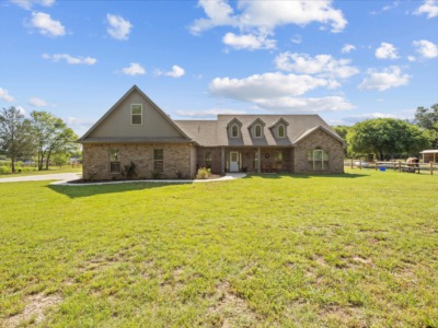 1623 County Road 807 Cleburne, TX 76031