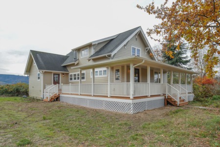 79 W Birnie Slough Rd Cathlamet, WA 98612