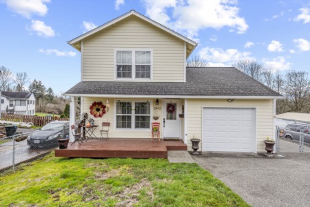 2942 Parkview Dr Longview, WA 98632