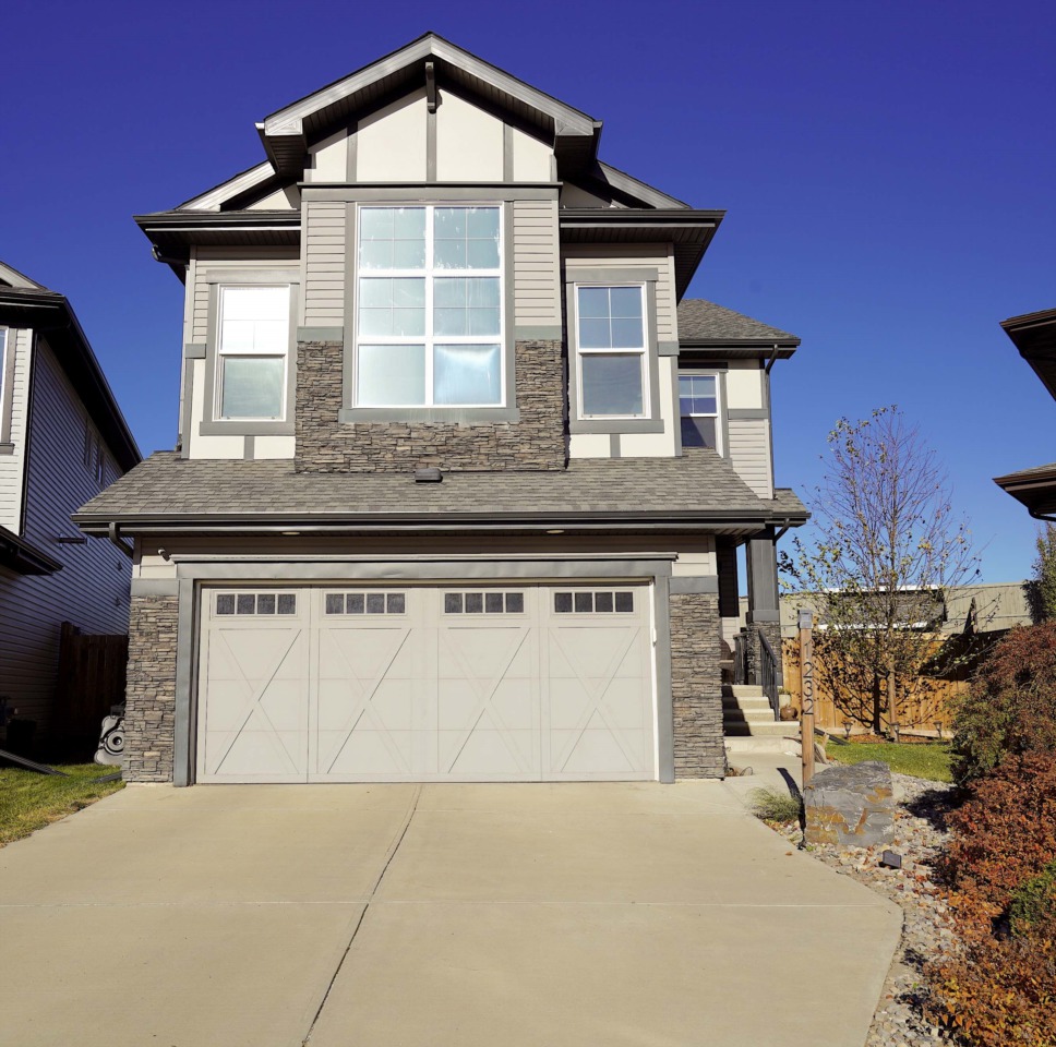 1232 152 Avenue Edmonton, AB T5Y 0Z5